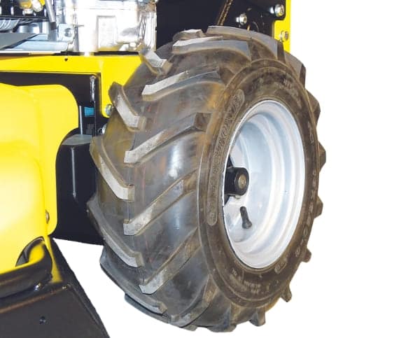 Breitreifen beim Sichel-Mulchmäher RL 1400